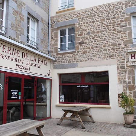 Taverne De La Paix La Ferte-Mace Luaran gambar