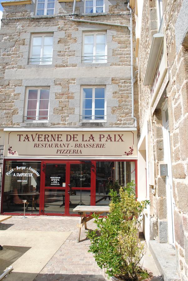 Taverne De La Paix La Ferte-Mace Luaran gambar